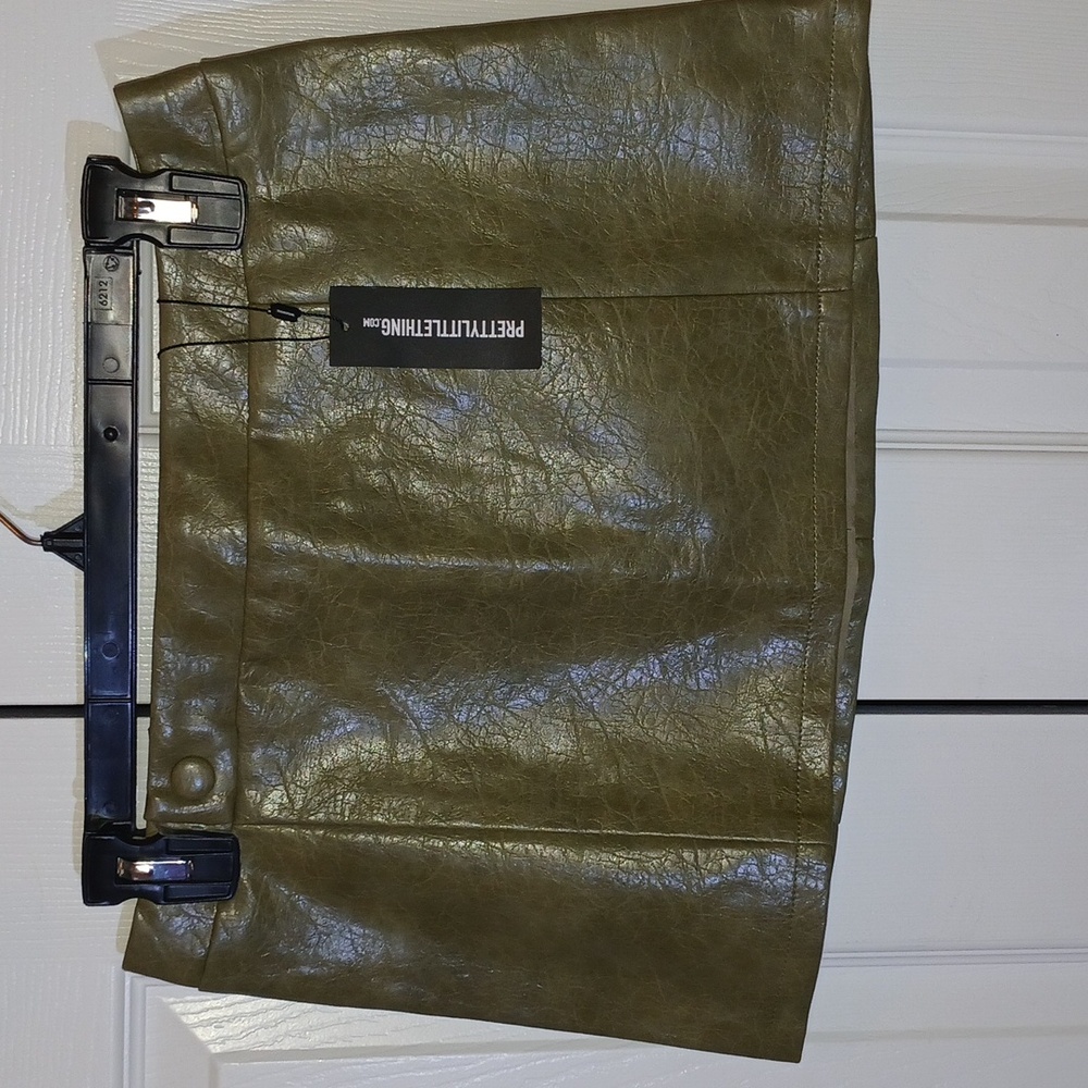 PrettyLittleThing Faux Leather Snakeskin Green Mini Skirt Women's 4